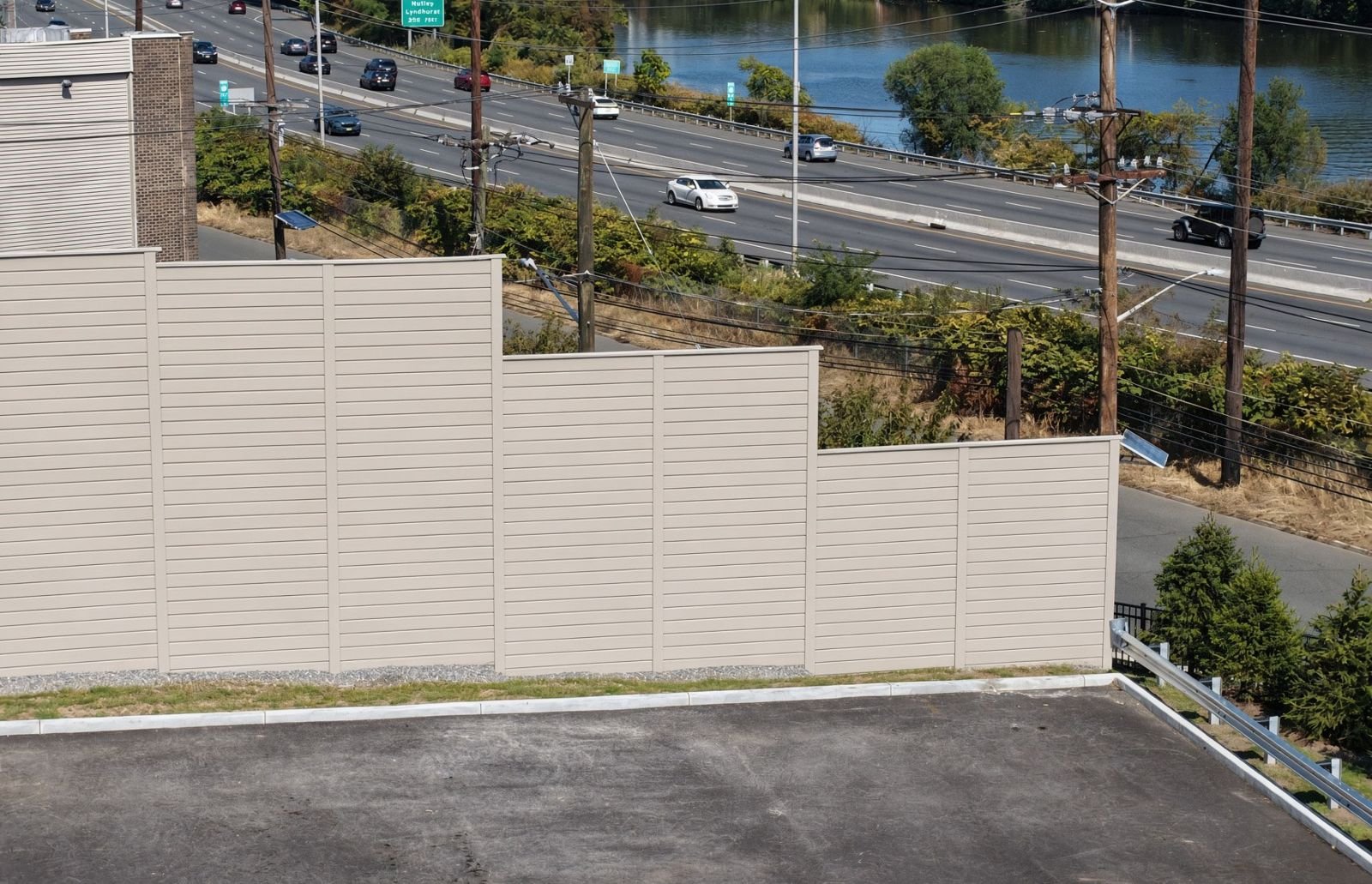 Highway / property line &mdash; stepped to grade